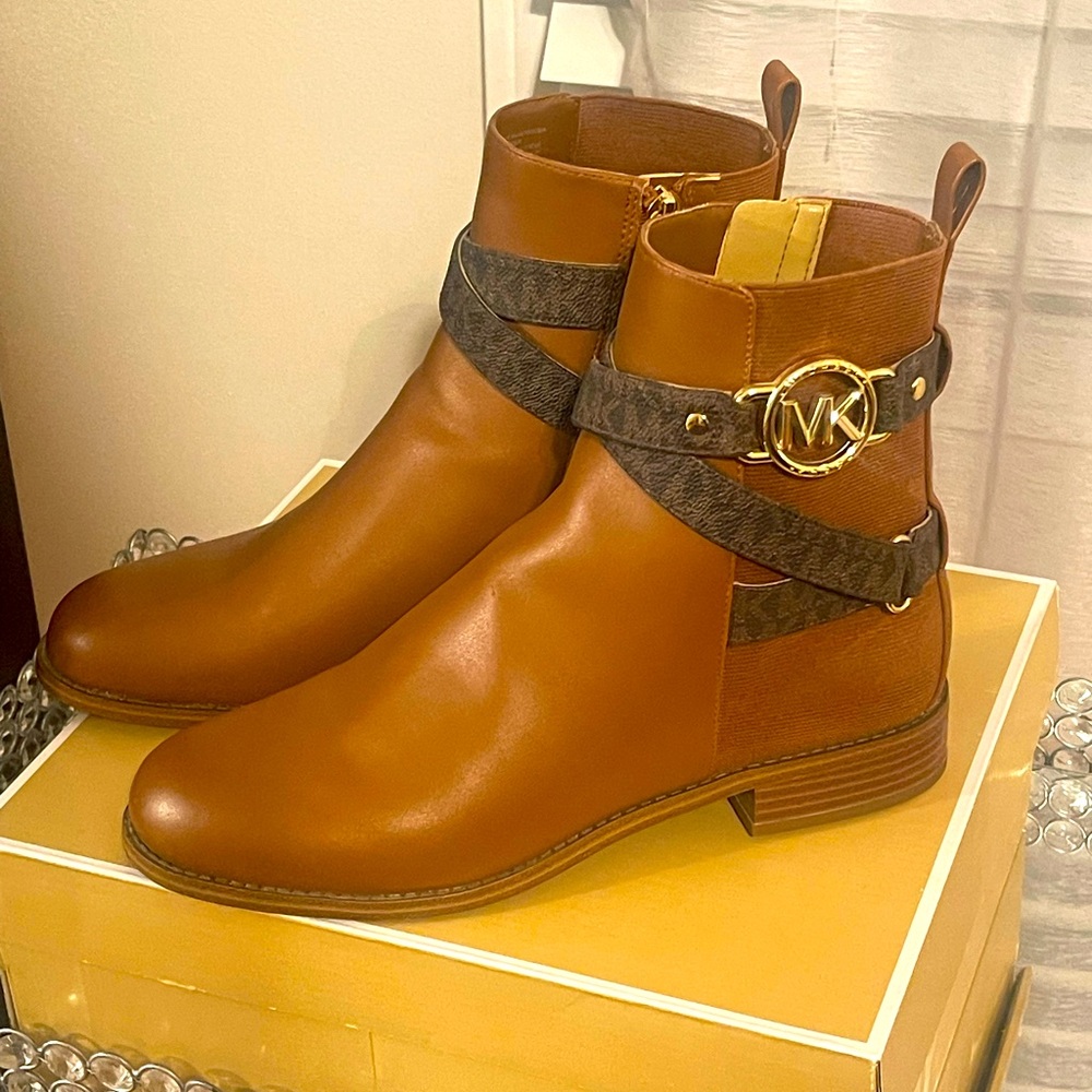 Woman (MK) Boots 🤎🥾🤎 - Picture 2 of 4